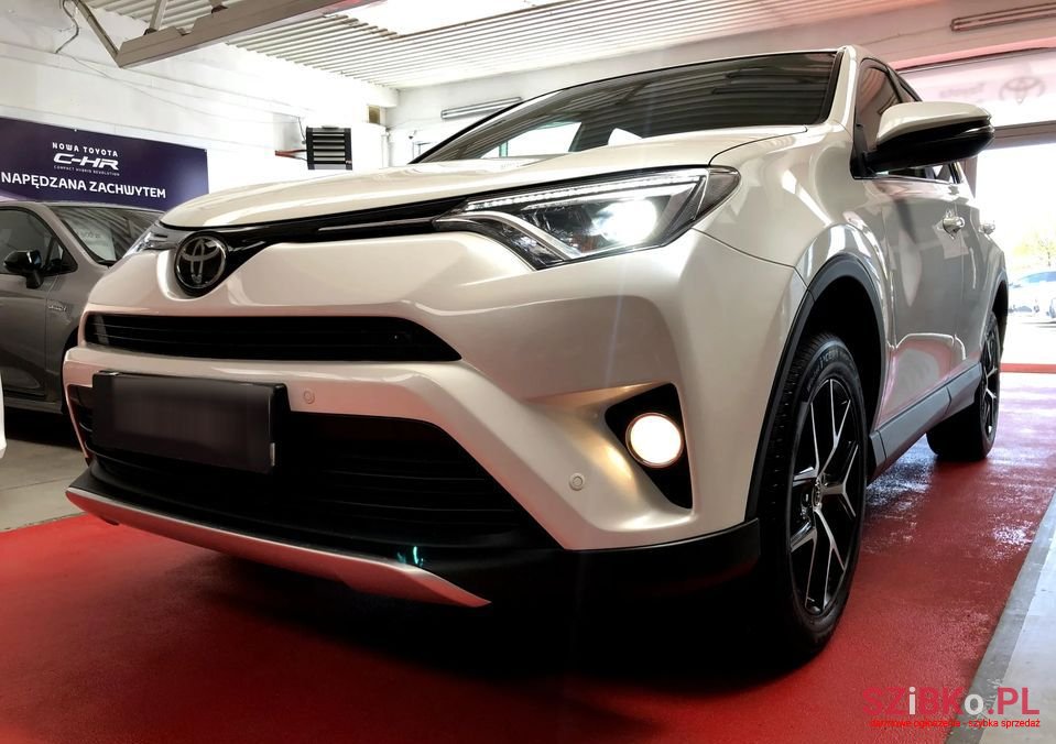 2017' Toyota RAV4 photo #2