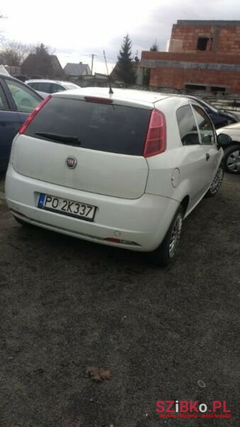 2011' Fiat Punto photo #2