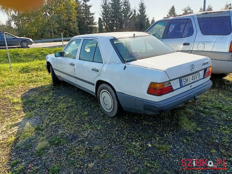 1987' Mercedes-Benz 124 photo #3