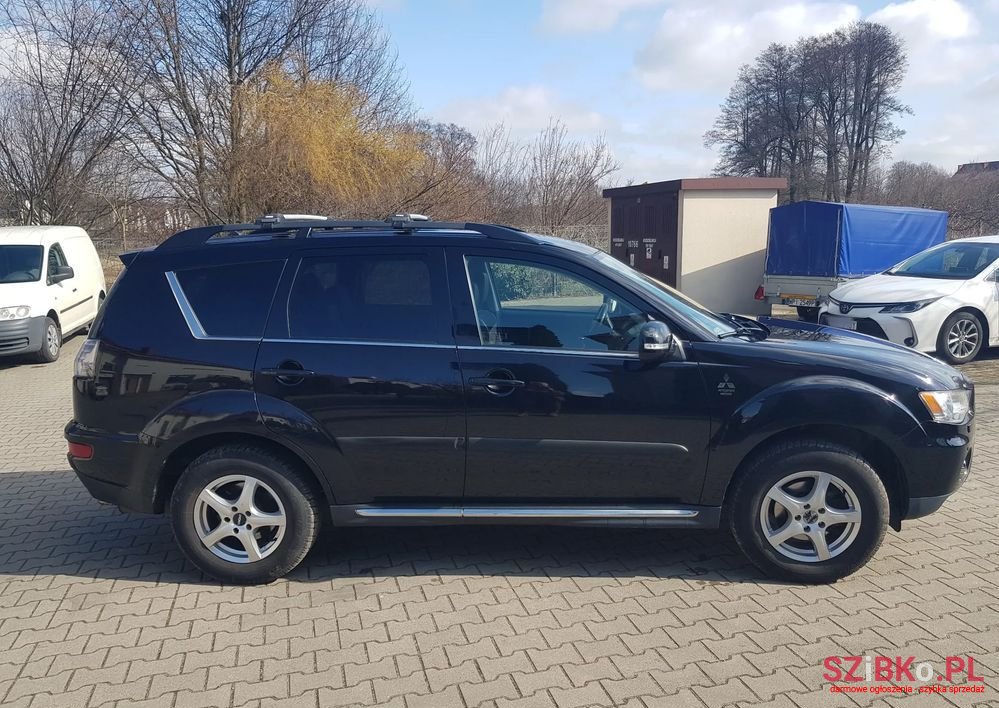 2012' Mitsubishi Outlander photo #2