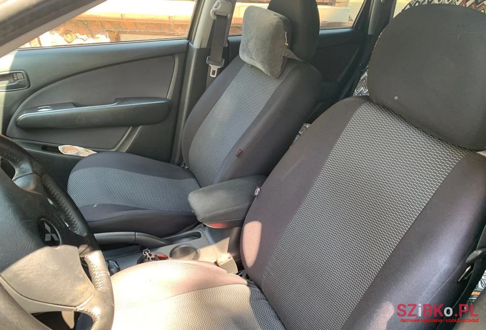 2007' Mitsubishi Outlander photo #4