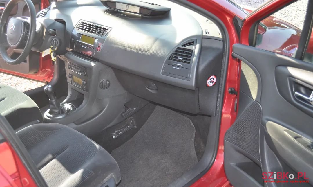 2008' Citroen C4 photo #3