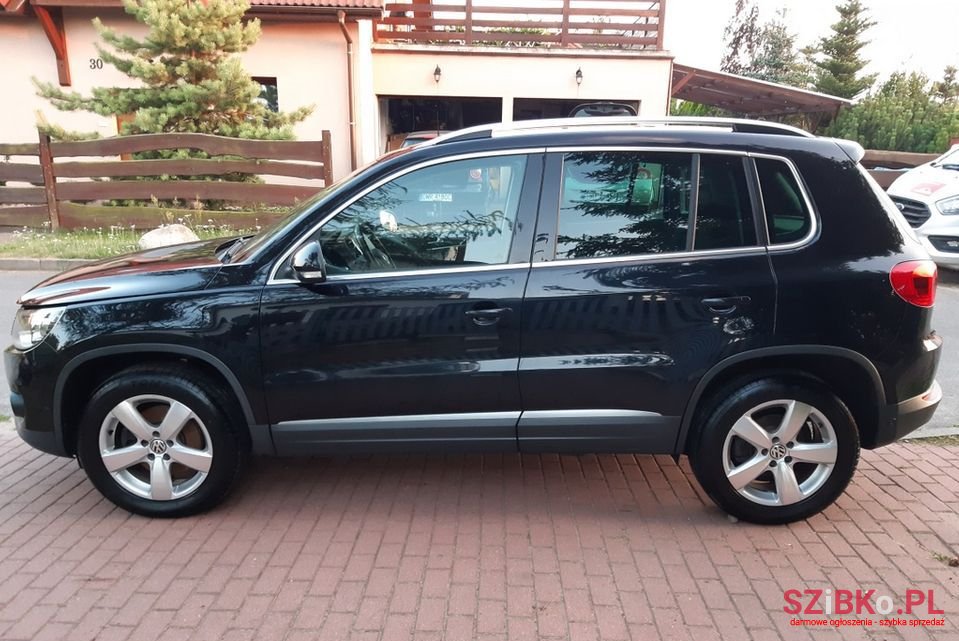 2011' Volkswagen Tiguan photo #4