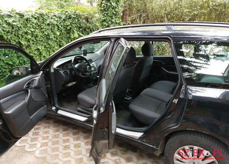 2002' Ford Focus photo #1