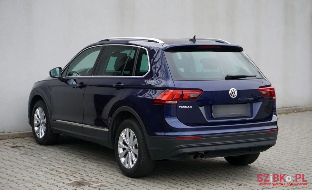 2019' Volkswagen Tiguan photo #4