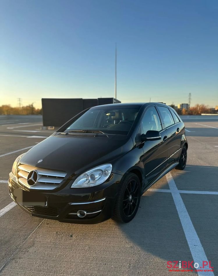 2011' Mercedes-Benz B-Class 180 Cdi photo #3