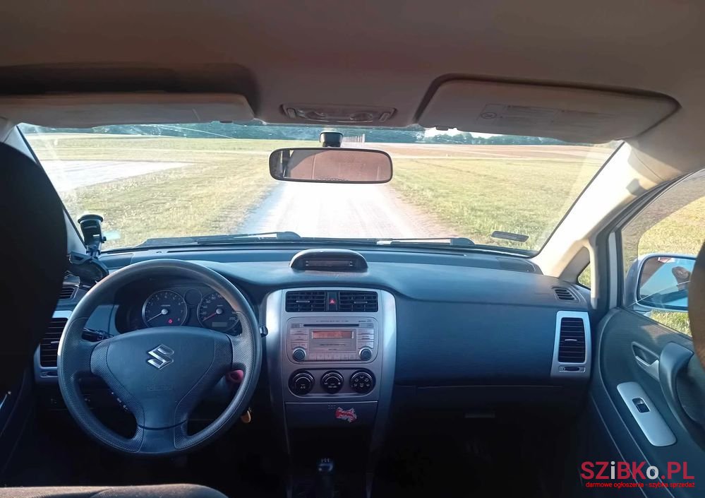 2006' Suzuki Liana photo #2