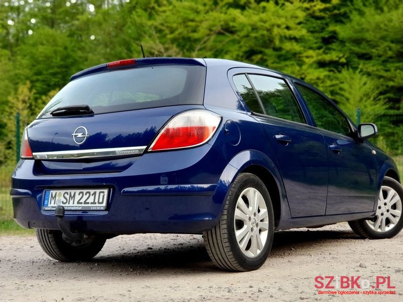2004' Opel Astra Cosmo photo #2