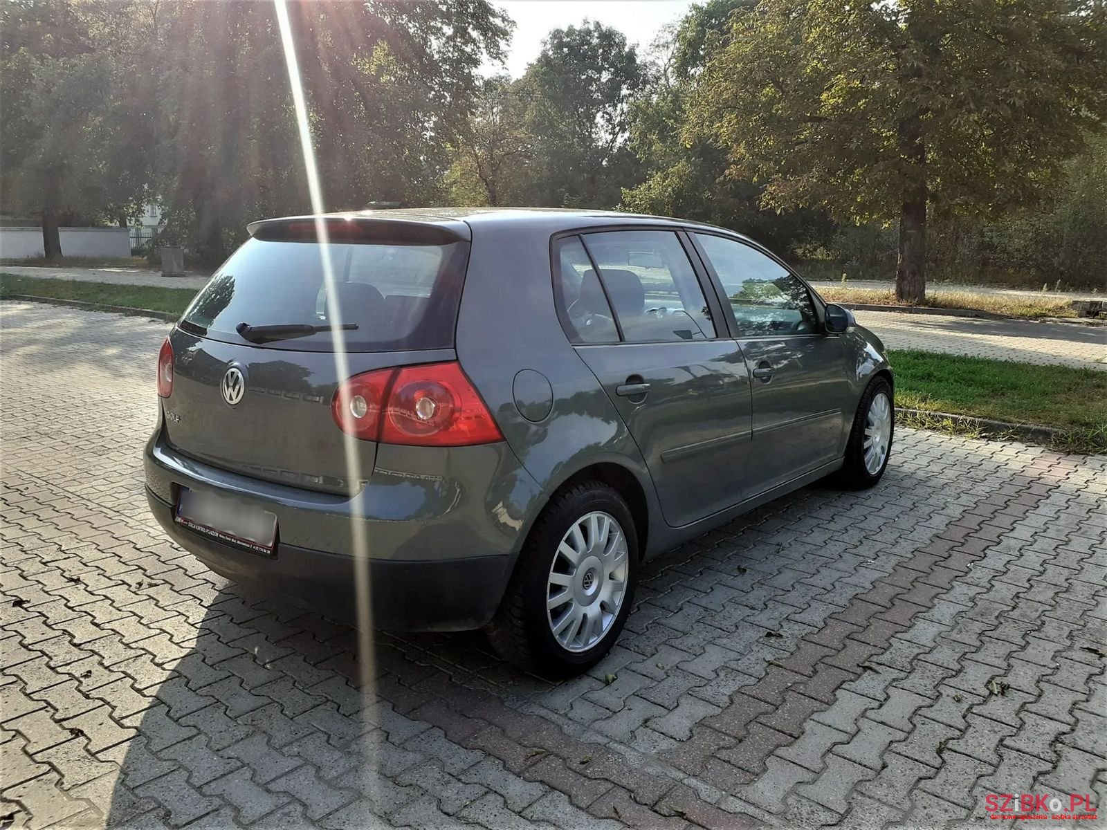2004' Volkswagen Golf photo #4