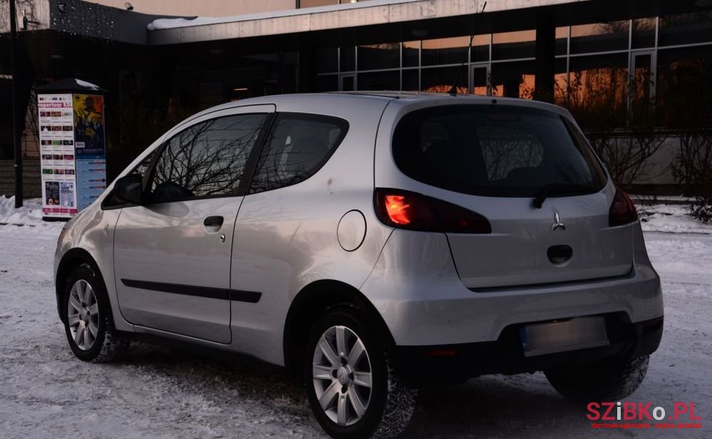 2010' Mitsubishi Colt photo #6