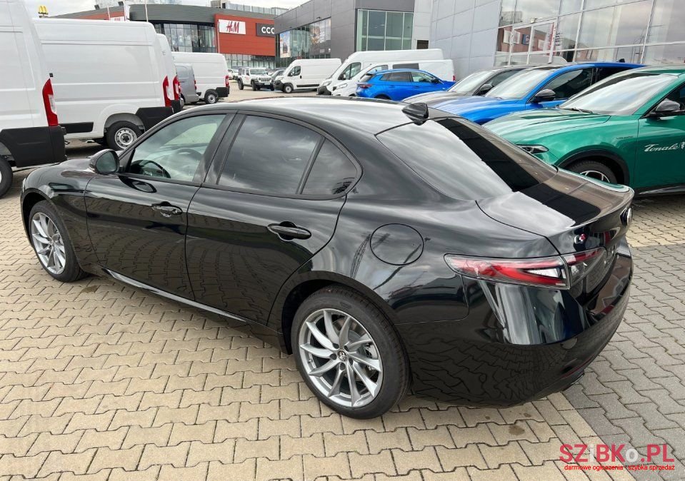 2023' Alfa Romeo Giulia photo #3