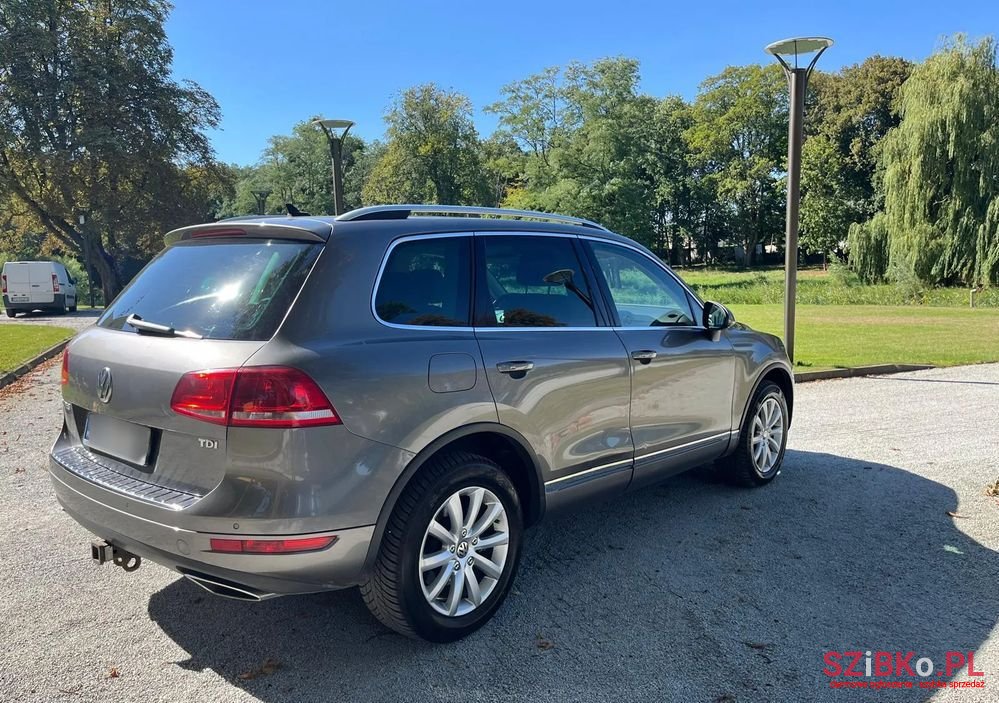 2012' Volkswagen Touareg photo #5