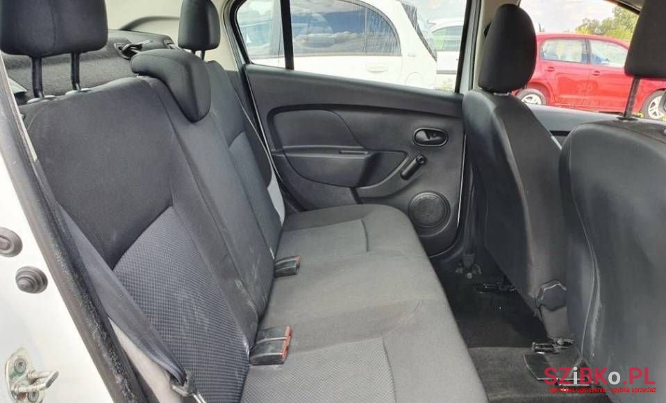 2013' Dacia Logan photo #6