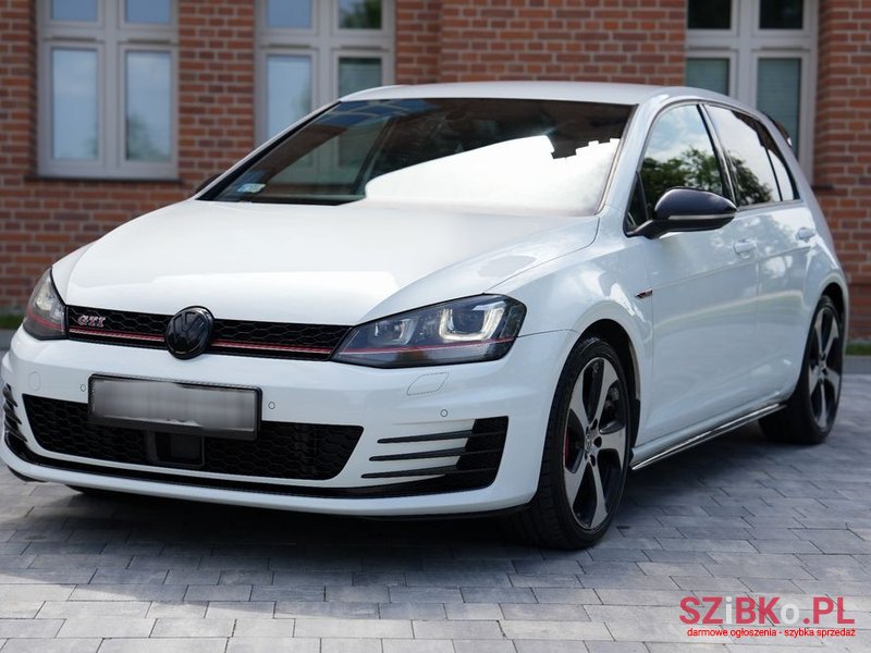 2015' Volkswagen Golf photo #3