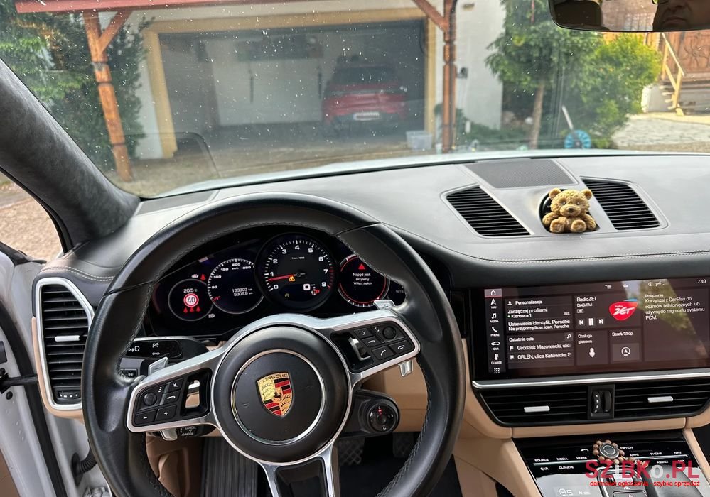 2021' Porsche Cayenne Standard photo #2