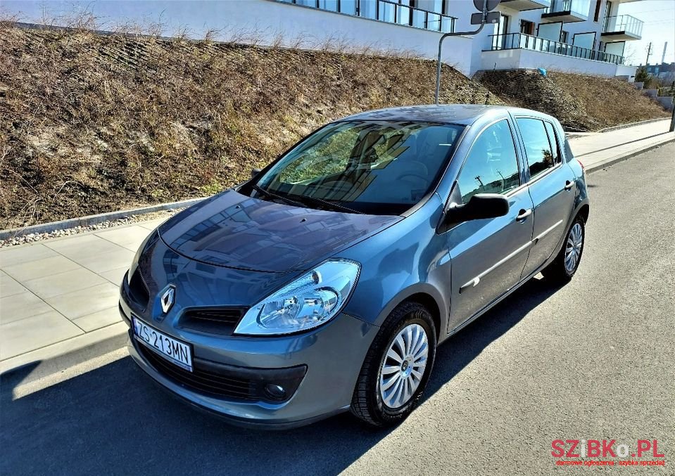 2006' Renault Clio photo #1