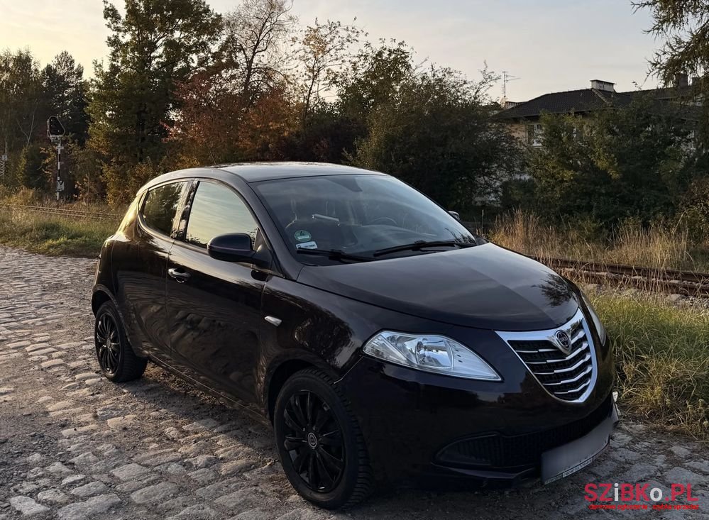 2013' Lancia Ypsilon photo #5
