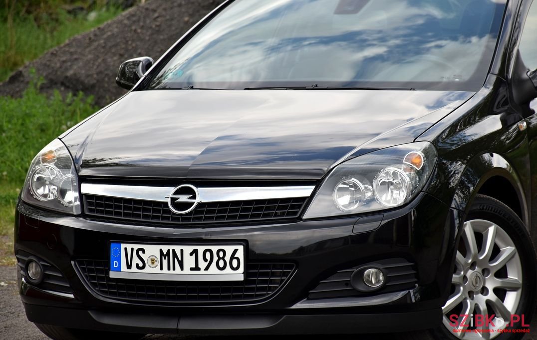 2009' Opel Astra photo #1