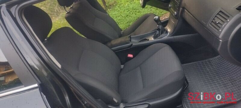 2009' Toyota Avensis photo #4