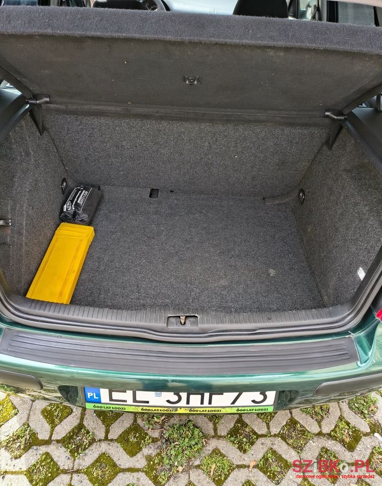 2001' Volkswagen Golf 1.6 Basis photo #2