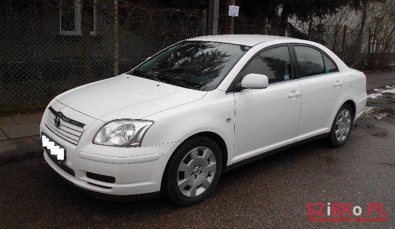 2004' Toyota Avensis photo #2