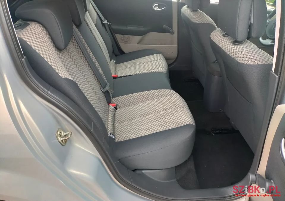 2004' Renault Megane photo #4