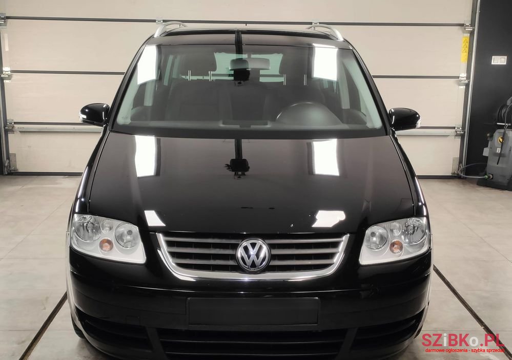 2007' Volkswagen Touran 2.0 Fsi Highline photo #4