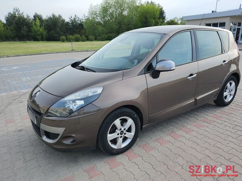 2010' Renault Scenic photo #6