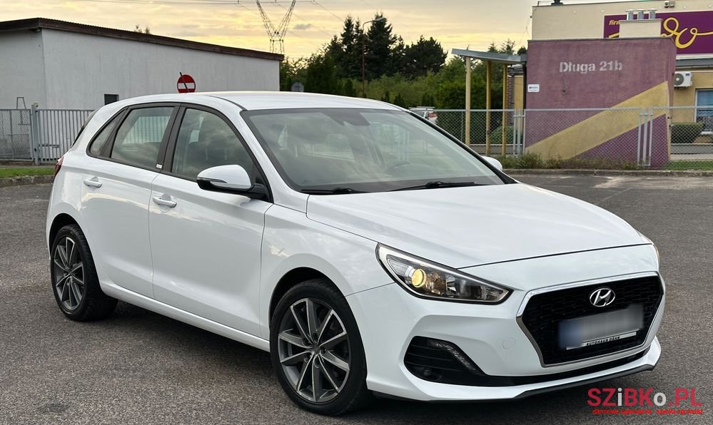 2020' Hyundai i30 1.6 Crdi Intro photo #4