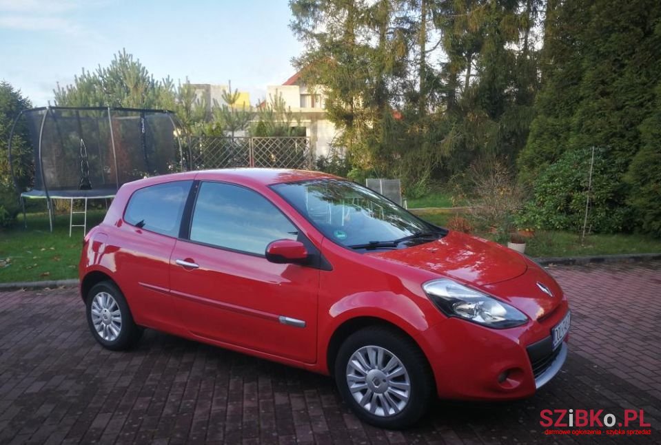 2009' Renault Clio photo #2