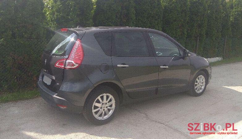 2009' Renault Scenic photo #3