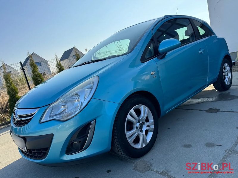 2011' Opel Corsa photo #2
