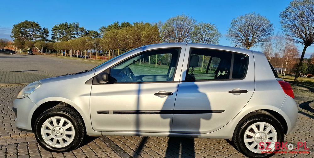 2007' Renault Clio 1.2 16V Authentique photo #3