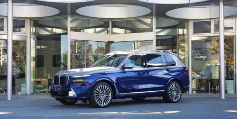 BMW готує нове покоління X7 з двоколірним кузовом та персоналізацією