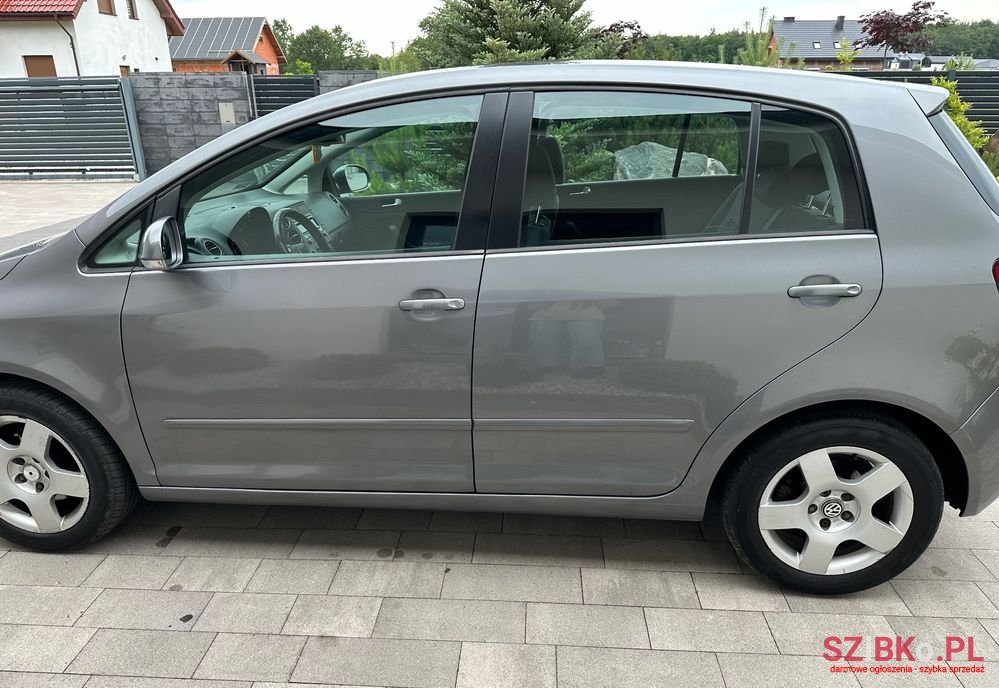 2011' Volkswagen Golf Plus photo #4