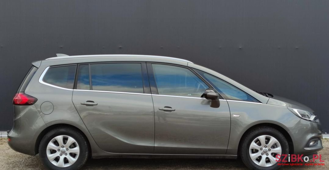 2017' Opel Zafira photo #5