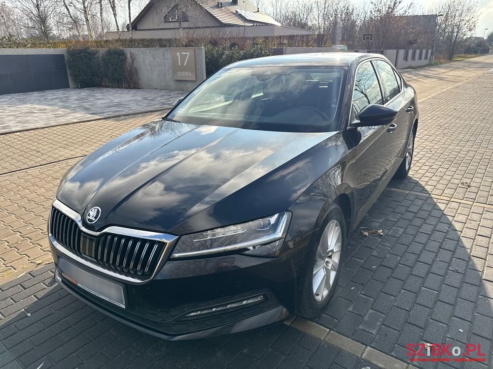 2020' Skoda Superb 2.0 Tdi Scr Ambition Dsg photo #3