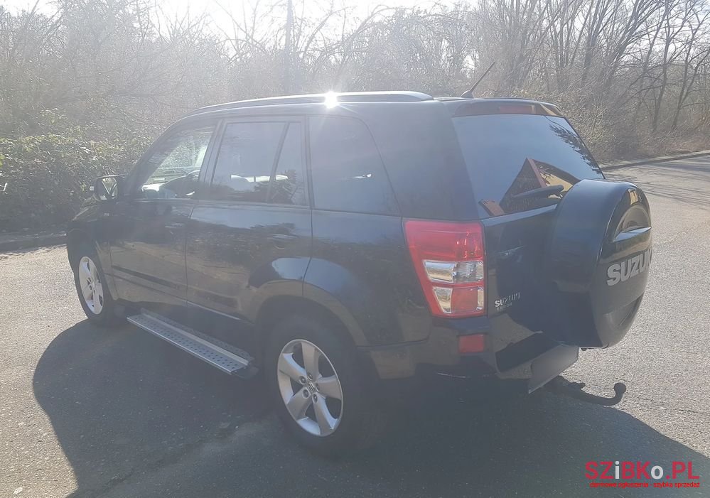 2010' Suzuki Grand Vitara photo #4