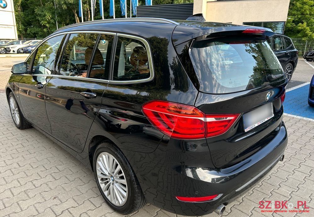 2015' BMW 2 Series 220D Gran Tourer photo #4