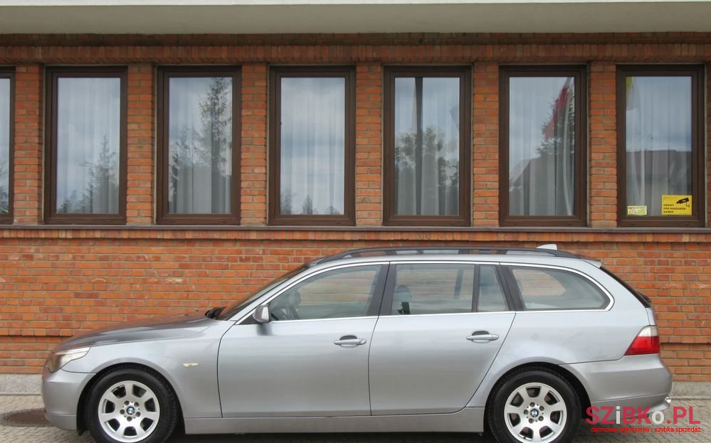 2005' BMW 5 Series 525D Touring photo #2