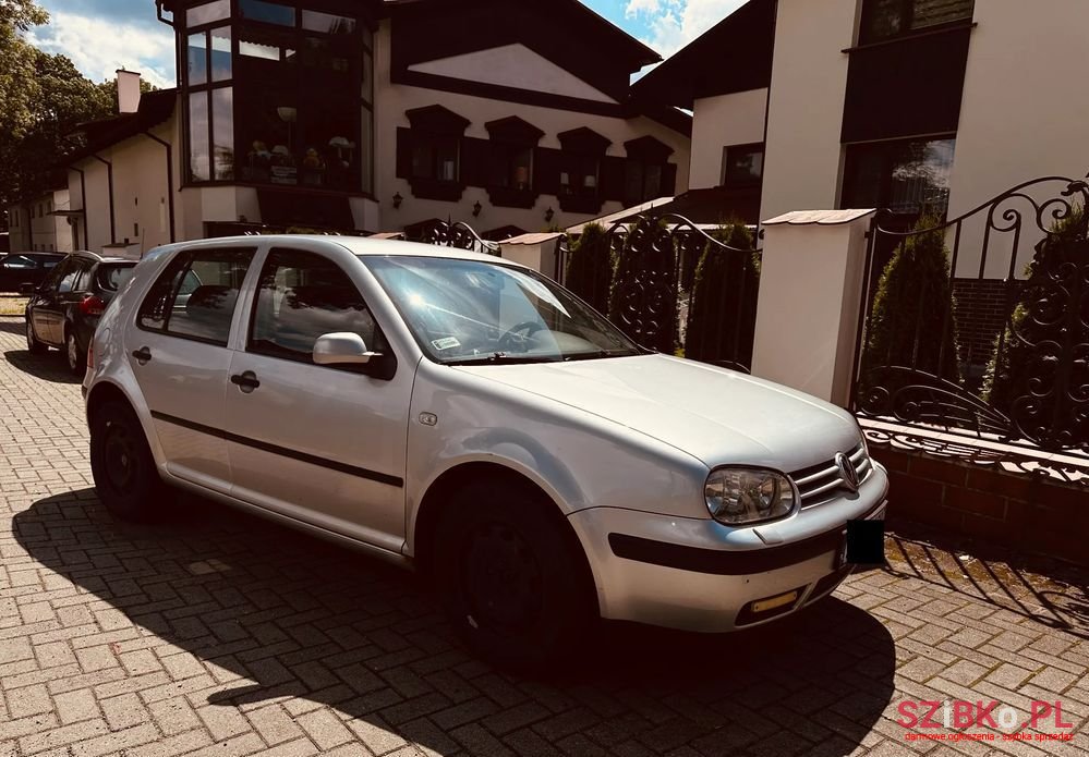 2003' Volkswagen Golf photo #1