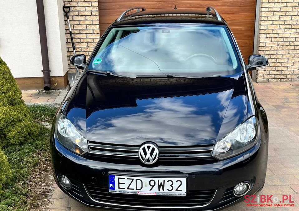 2011' Volkswagen Golf photo #5