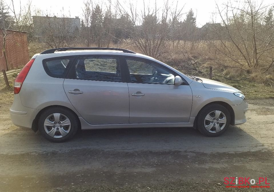 2011' Hyundai i30 Comfort photo #2