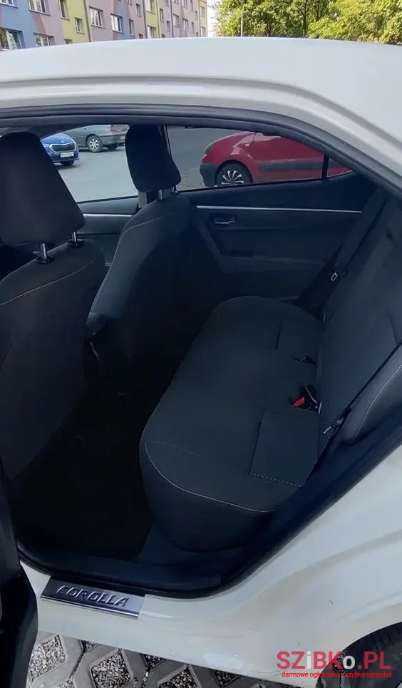 2017' Toyota Corolla 1.6 Premium photo #6