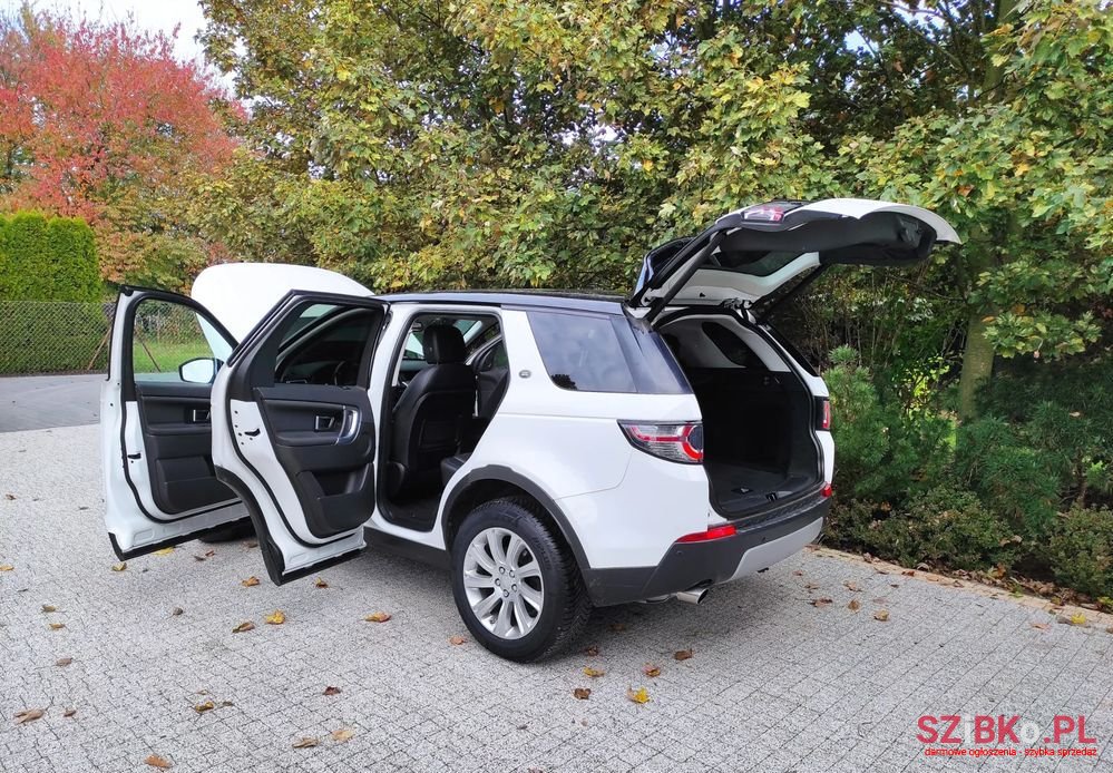 2016' Land Rover Discovery Sport photo #5