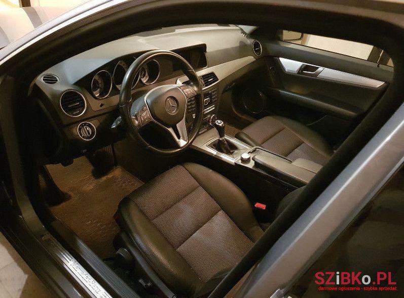 2011' Mercedes-Benz Klasa C photo #2