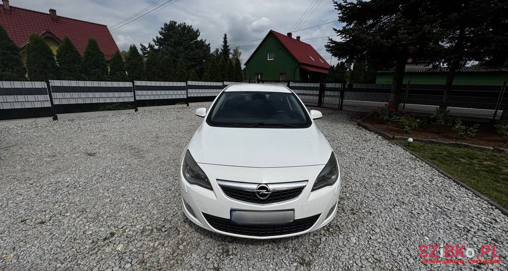 2011' Opel Astra Sport photo #1