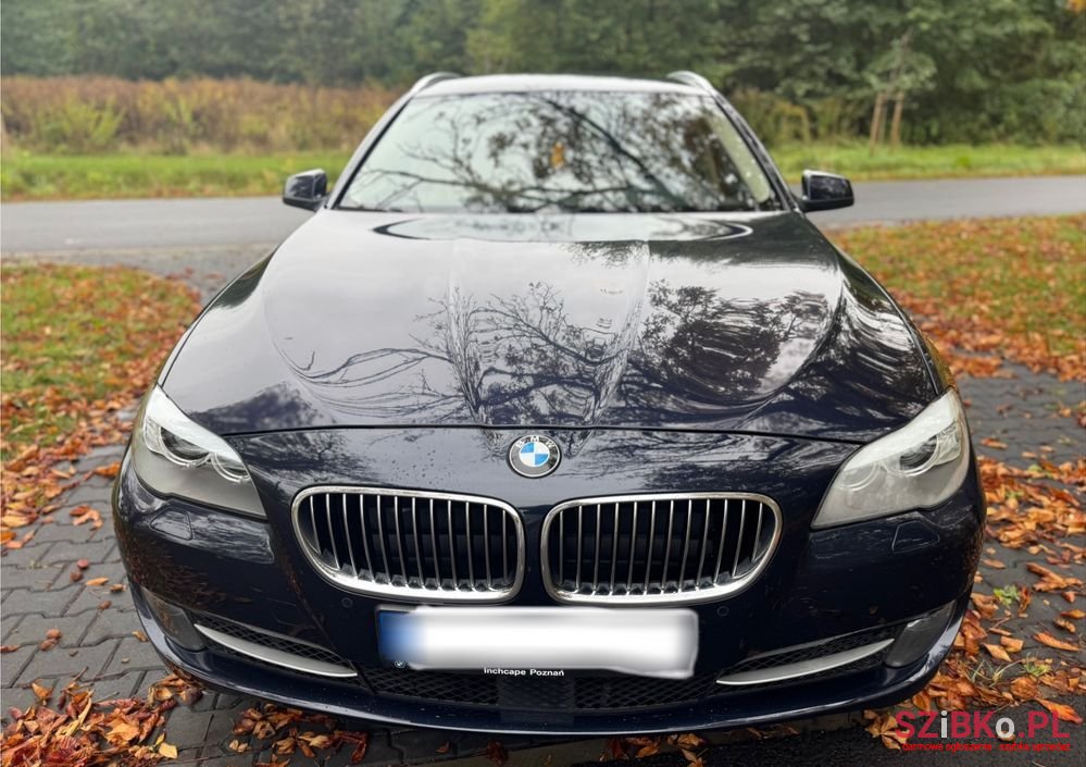 2011' BMW 5 Series photo #2