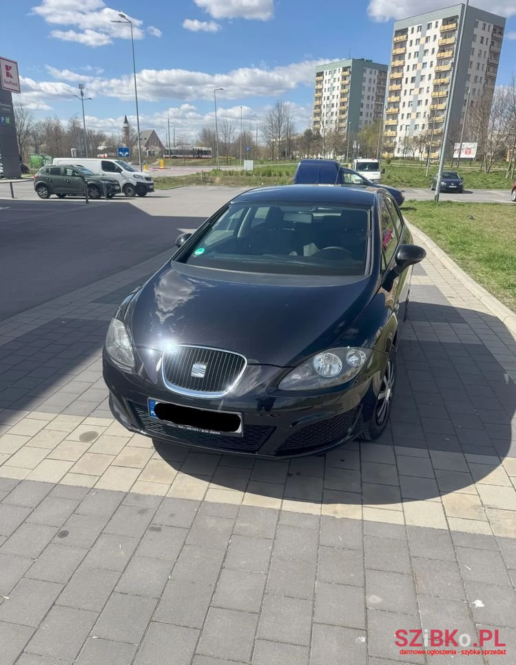 2010' SEAT Leon photo #1