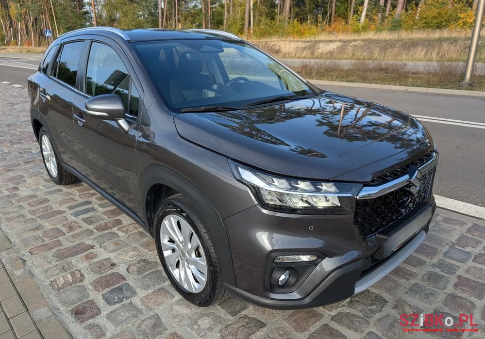 2024' Suzuki SX4 S-Cross photo #1